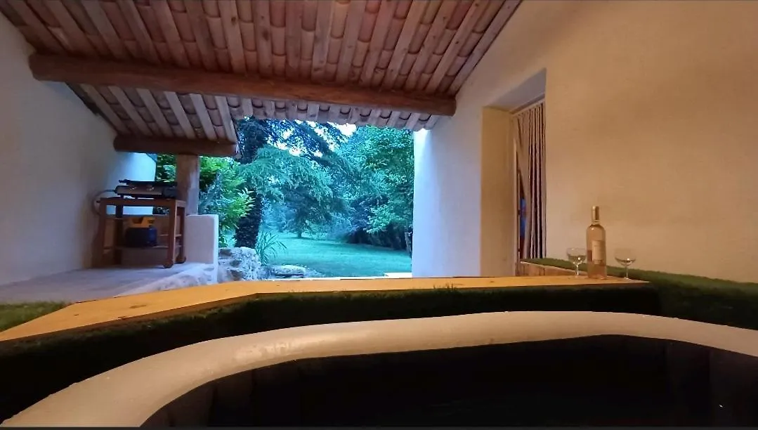 منزل ريفي Pierrevert Gite Nature Campagne Calme Piscine Spa فرنسا